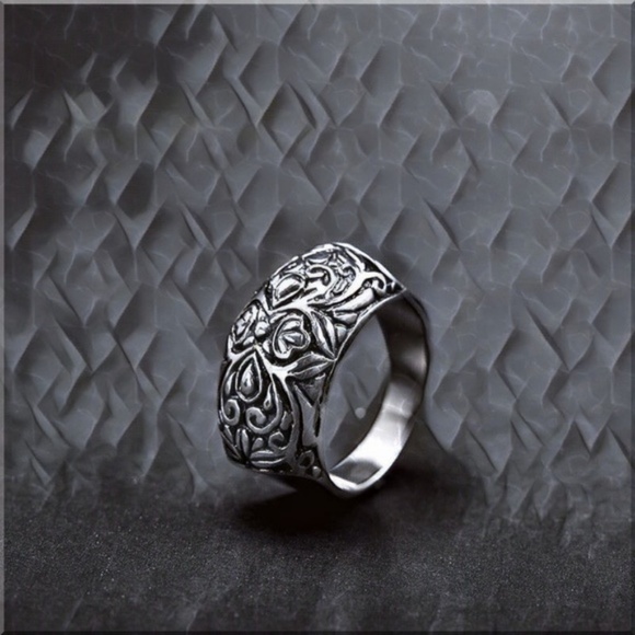 Jewelry - Stainless Steel Designer Ornate Ring Size 7